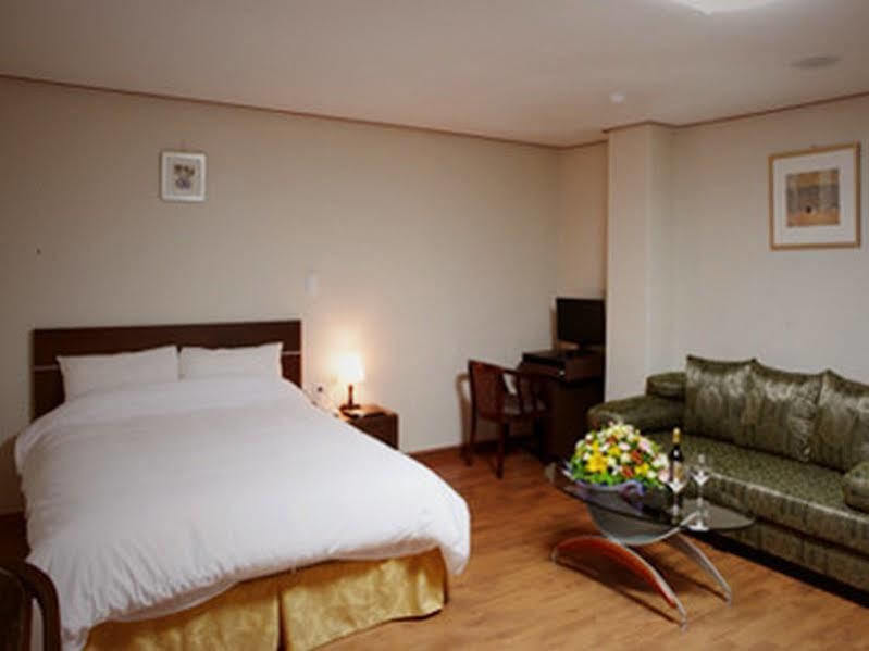 Yes Hotel Gumi ภายนอก รูปภาพ